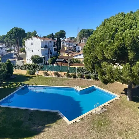 For Six People With Swimming Pool Appartamento *